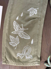 Load image into Gallery viewer, Block print NWT Barrel Pants Size 27